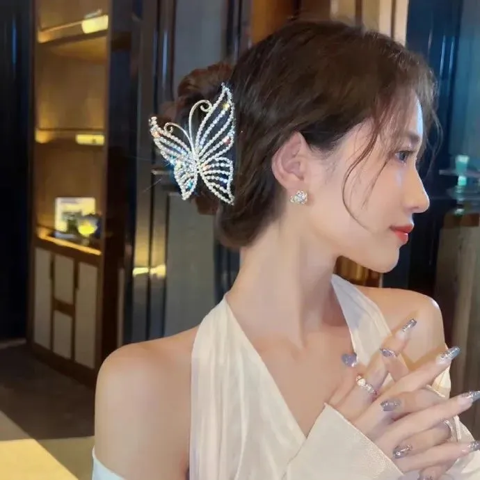 唯美大逃杀《大逃杀2：镇魂歌》超清在线：更为残酷的规则，更为极端的反抗与杀戮